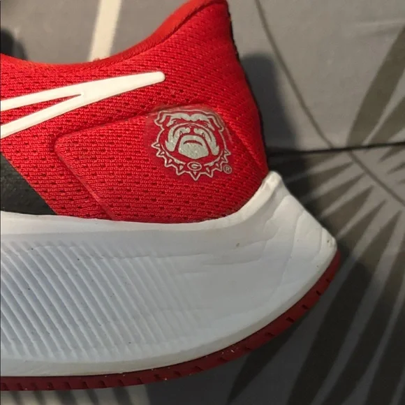 Nike Men's Athletic Shoes in Black and Red - Picture 4 of 4